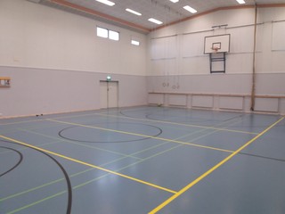 Kuva tyhjästä liikuntasalista